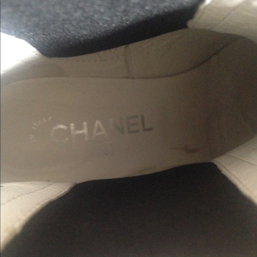 ‼️SOLD ‼️Authentic Chanel patent leather boots - Picture 4 of 8